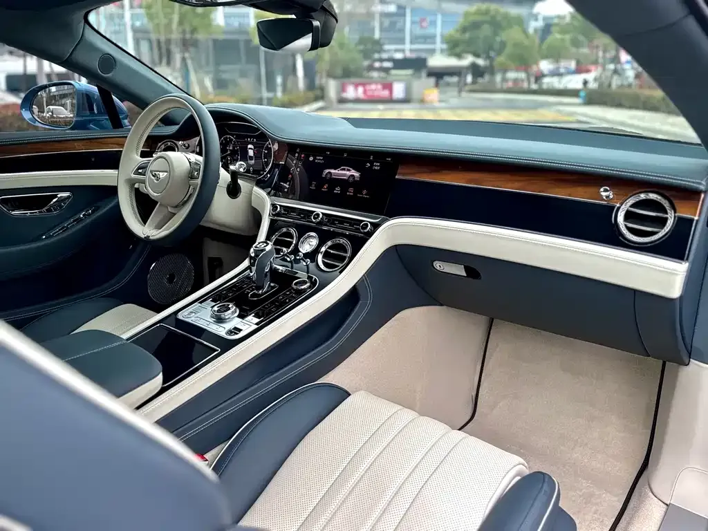 Bentley Continental 2024 из CN, фото 2
