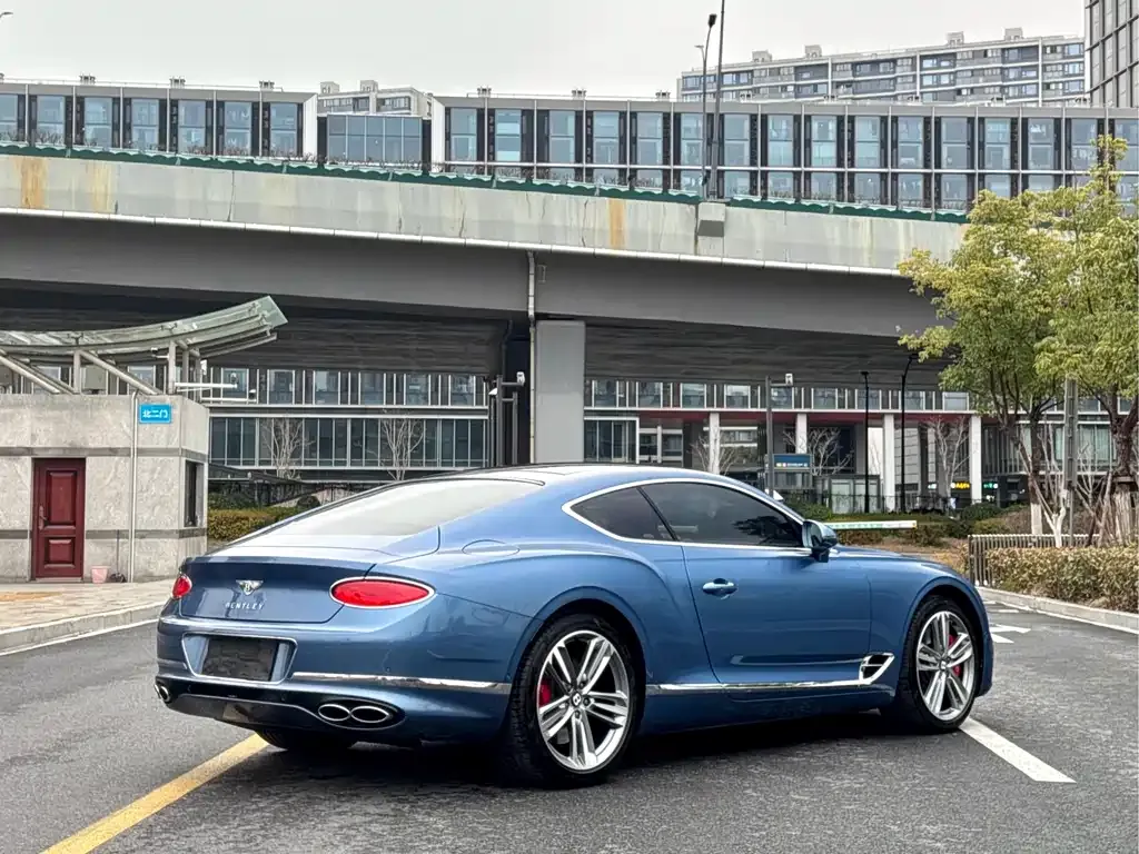 Bentley Continental 2024 из CN, фото 9