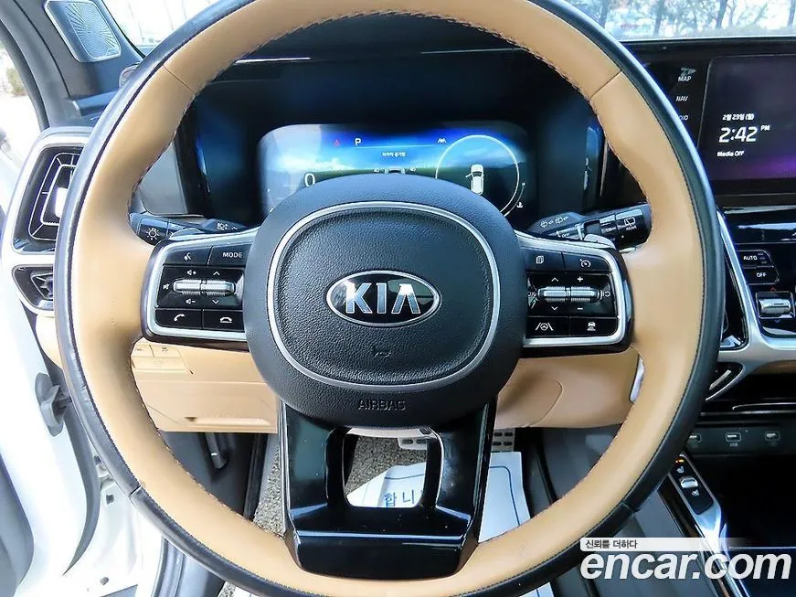 Kia Sorento — фото 7