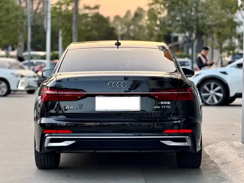 Audi A6L — фото 5