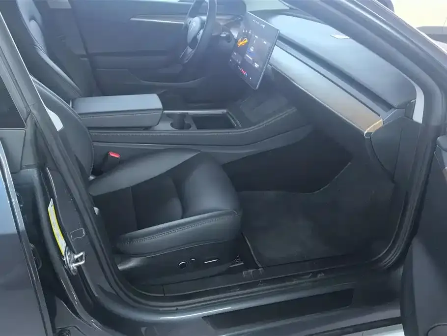 Tesla Model 3 — фото 4