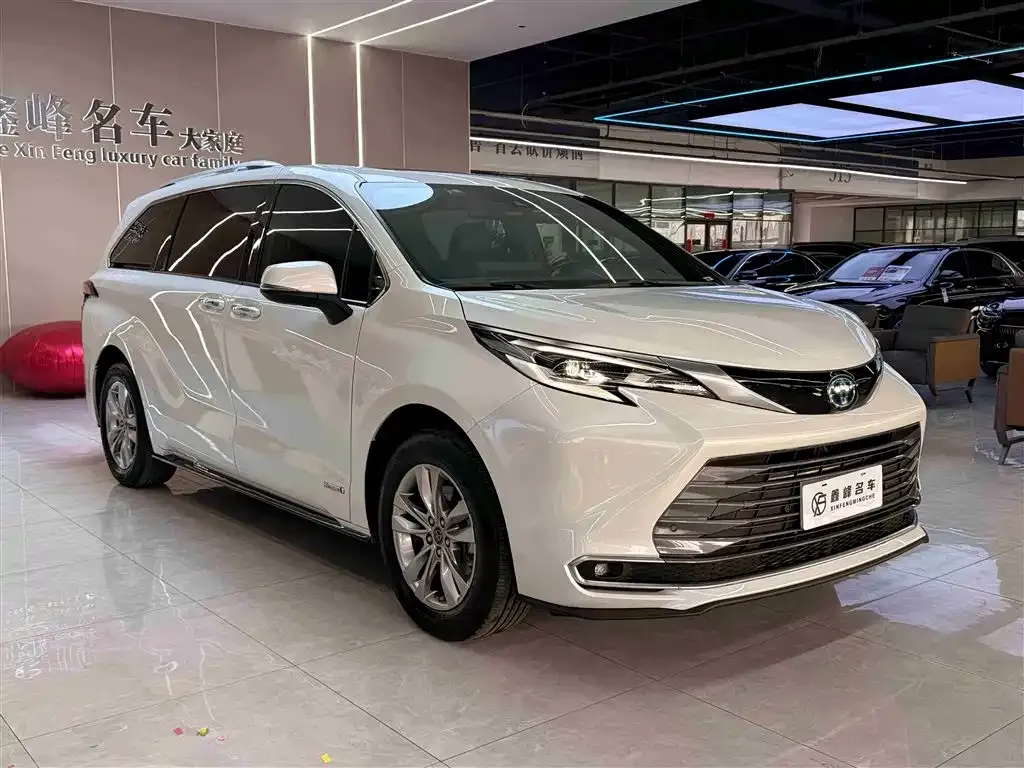 Toyota Sienna — фото 10