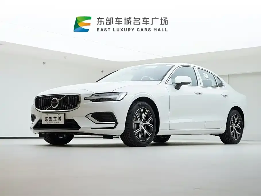 Volvo S60 — фото 1