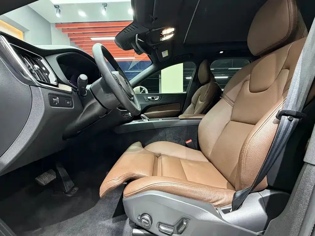 Volvo XC60 2022 из CN, фото 8