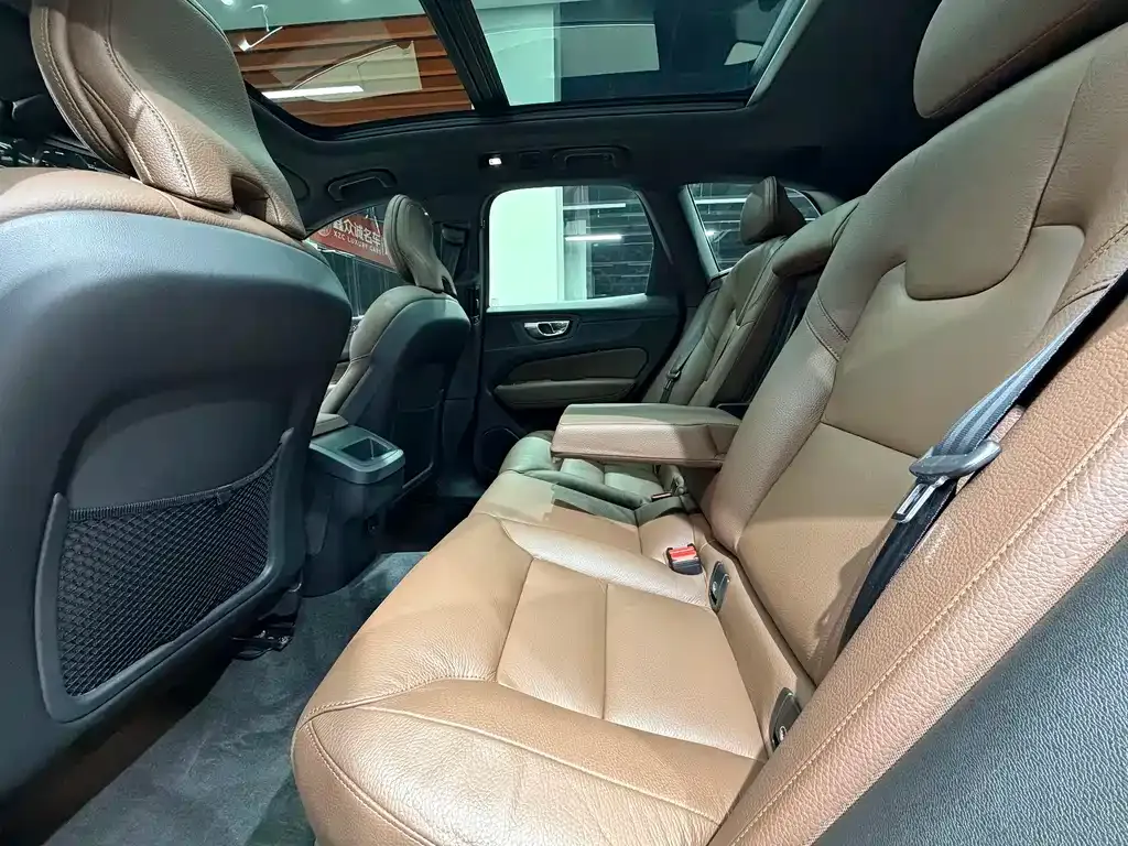 Volvo XC60 2022 из CN, фото 5