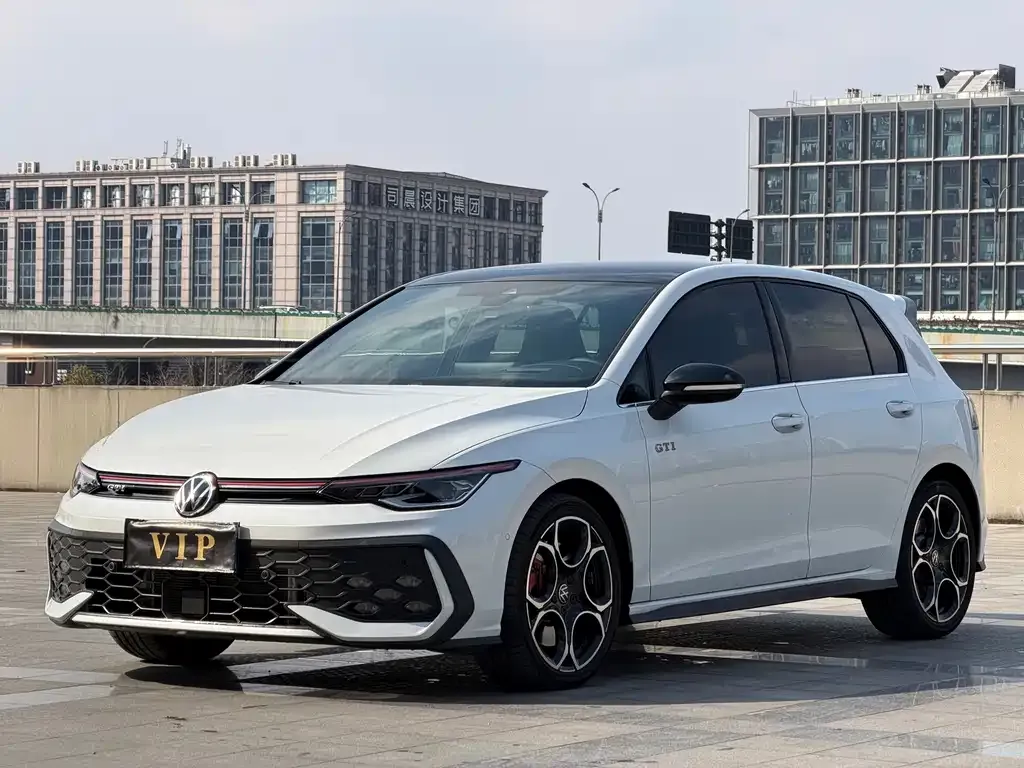 Volkswagen Golf GTI — фото 1