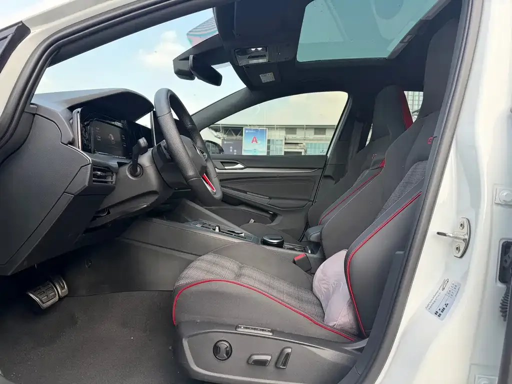 Volkswagen Golf GTI — фото 7