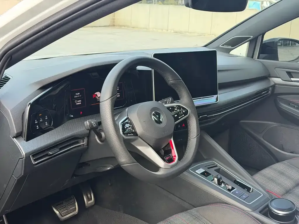 Volkswagen Golf GTI — фото 6