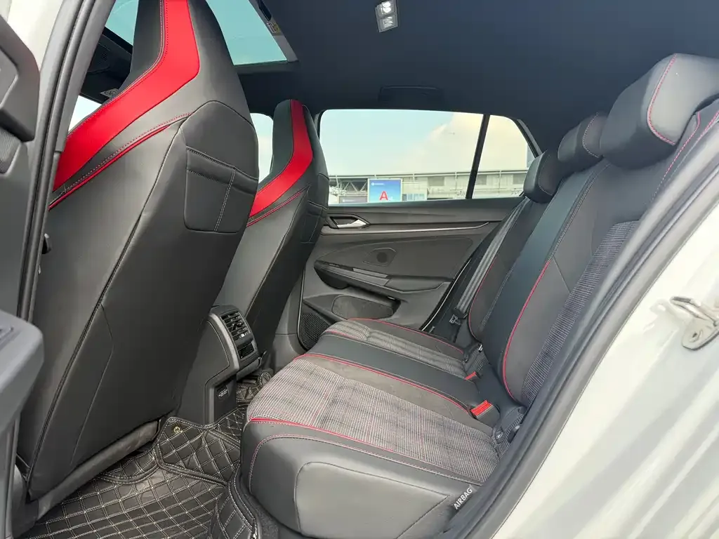 Volkswagen Golf GTI — фото 9