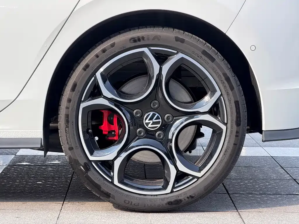Volkswagen Golf GTI — фото 5