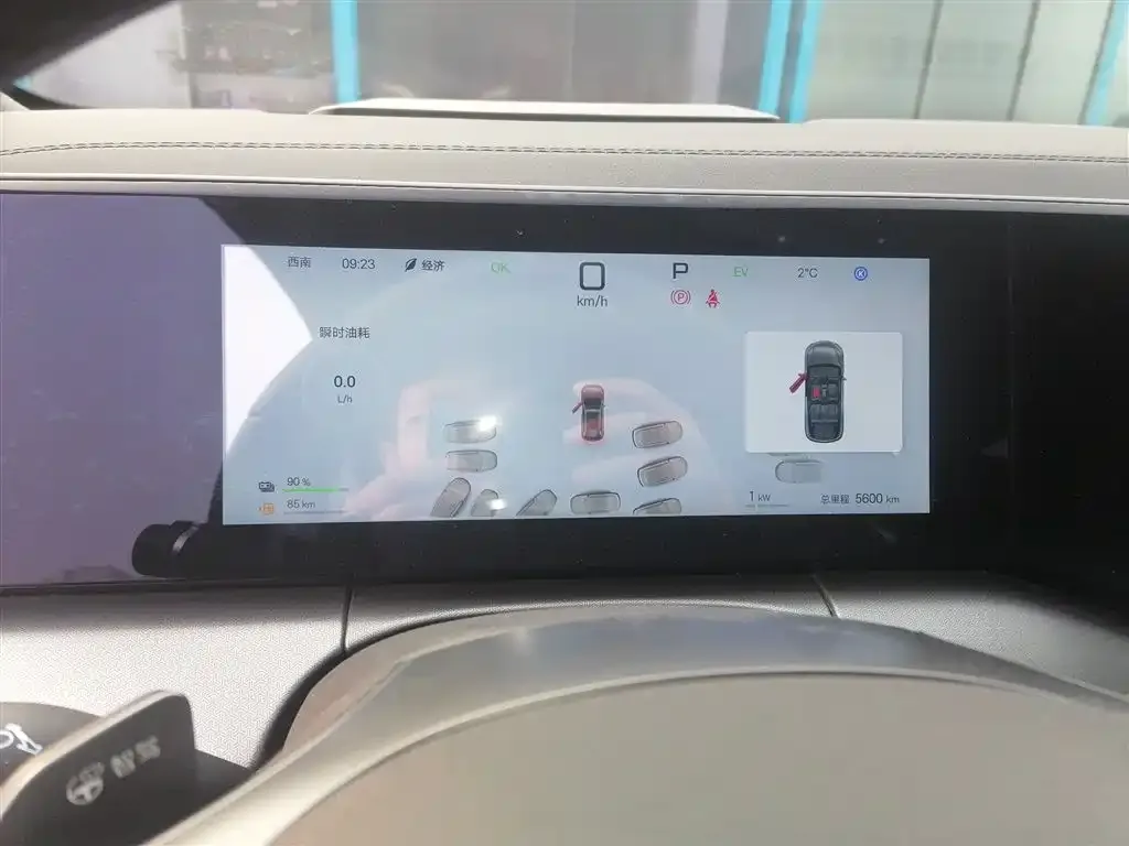 BYD L DM-i — фото 4