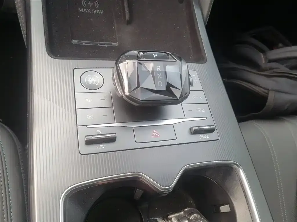BYD L DM-i — фото 2