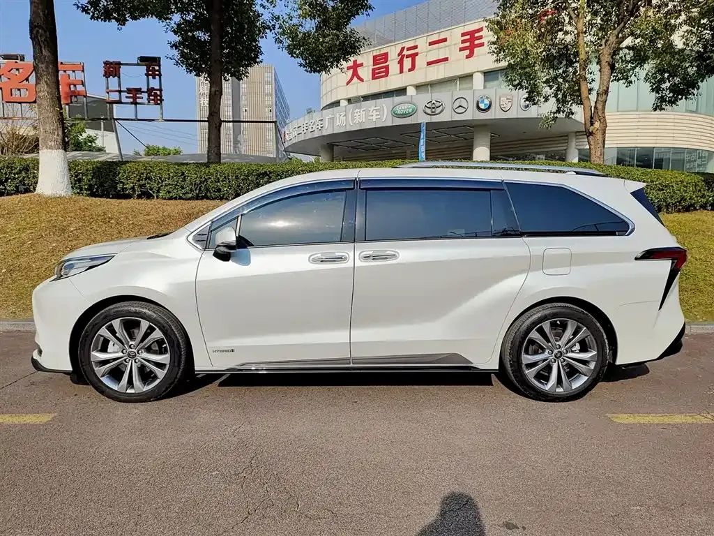 Toyota Sienna — фото 9