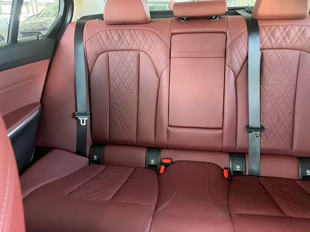 BMW 3 Series 2024 из CN, фото 2
