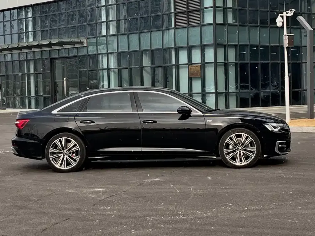Audi A6L — фото 10