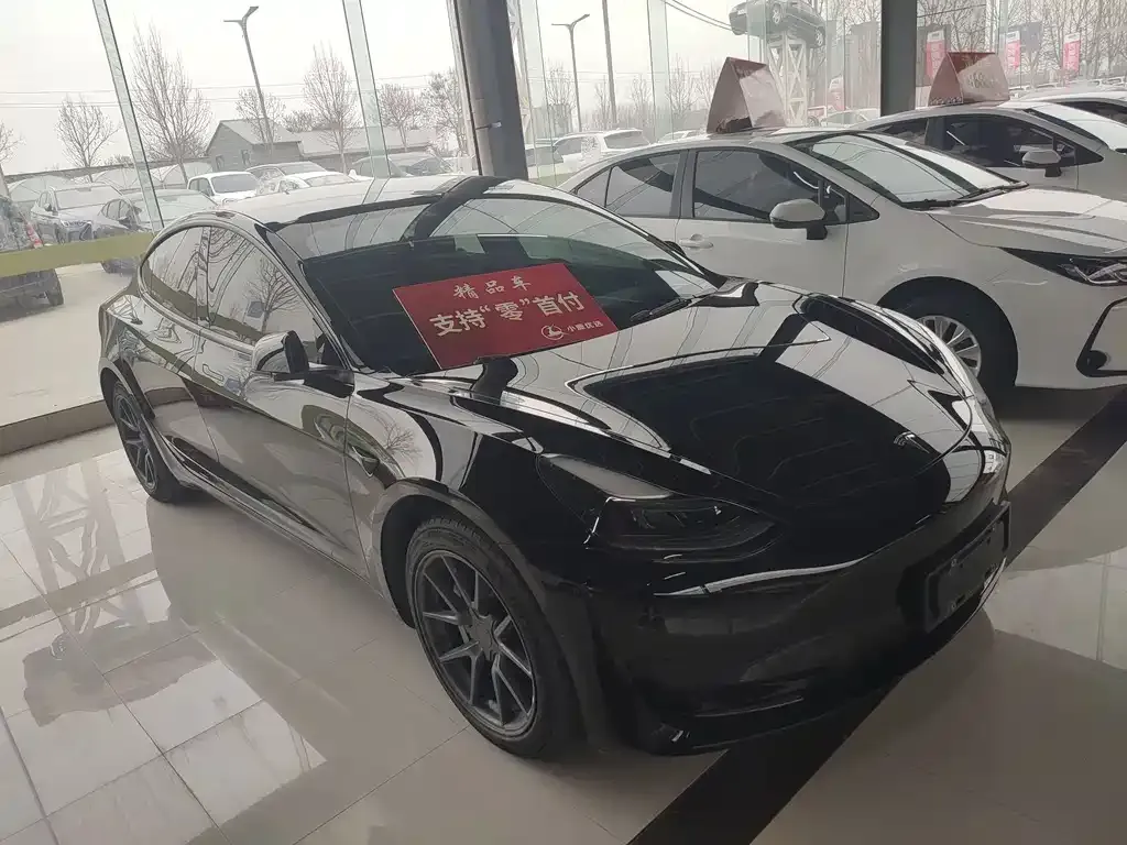 Tesla Model 3 — фото 1