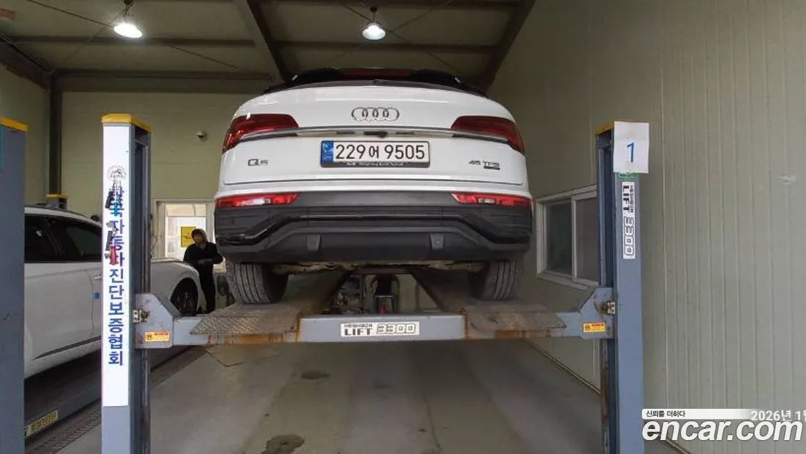 Audi Q5 2022 из KR, фото 2