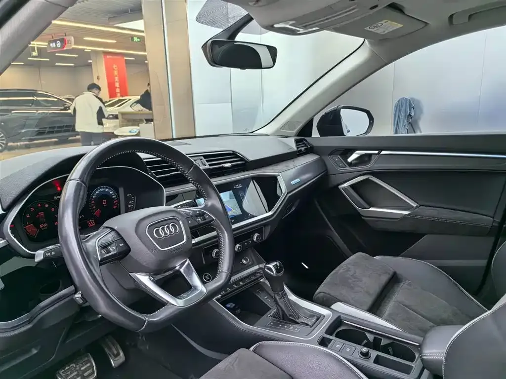 Audi Q3 2021 из CN, фото 7