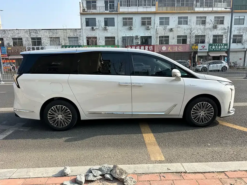 Buick GL8 Hybrid — фото 5