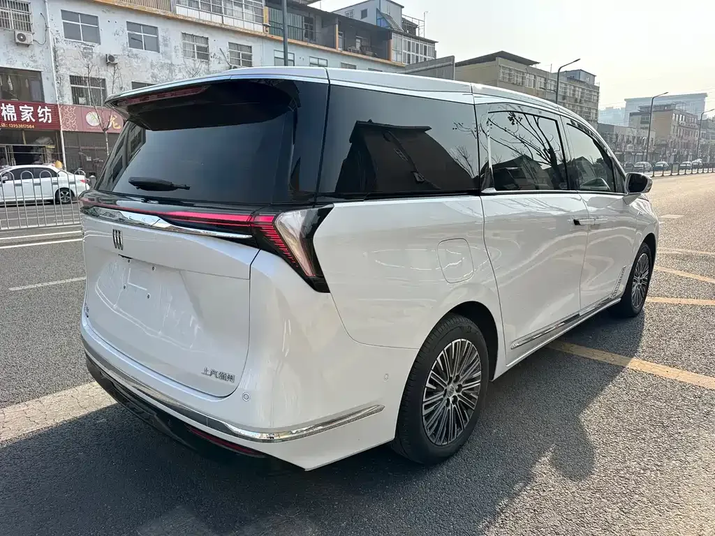 Buick GL8 Hybrid — фото 10