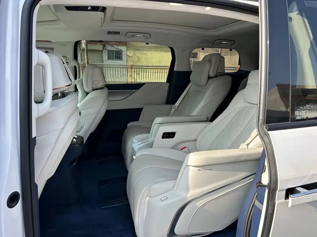 Buick GL8 Hybrid — фото 2