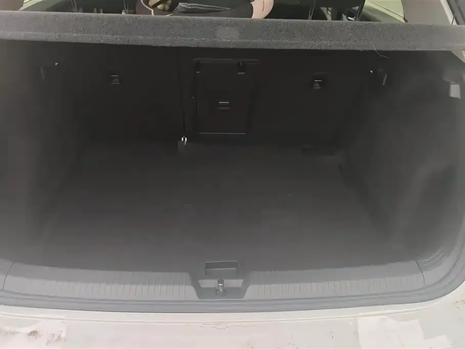 Volkswagen Golf 2023 из CN, фото 10