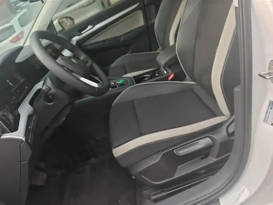 Volkswagen Golf 2023 из CN, фото 4