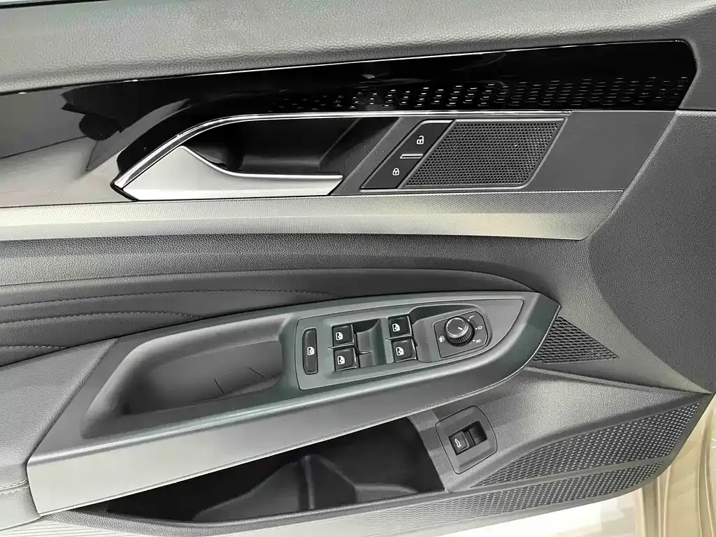Volkswagen Passat 2022 из CN, фото 8