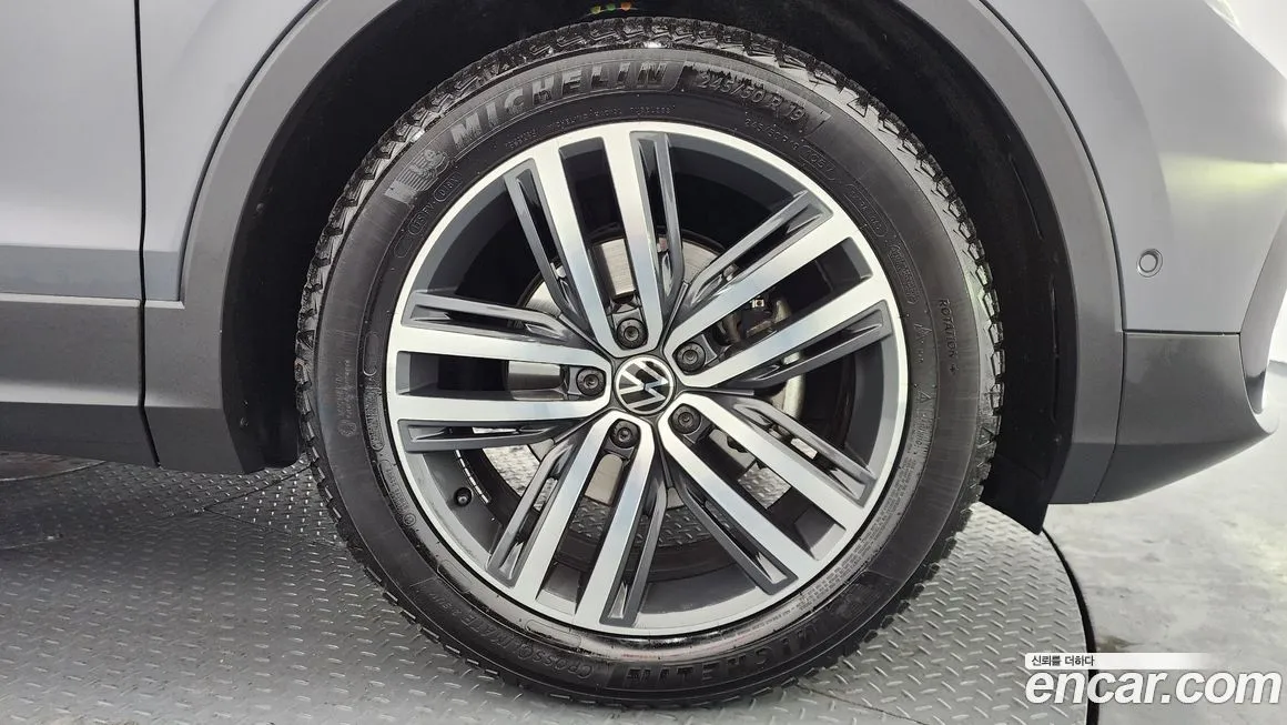 Volkswagen Tiguan — фото 5