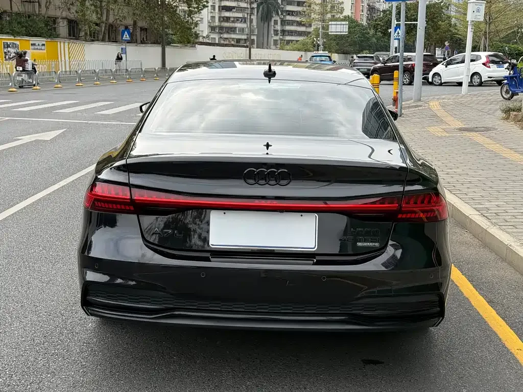 Audi A7L — фото 10