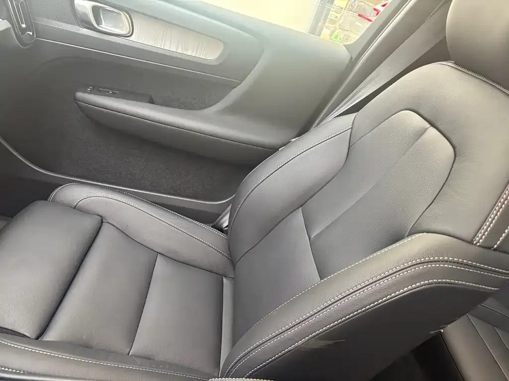 Volvo XC40 2024 из CN, фото 3