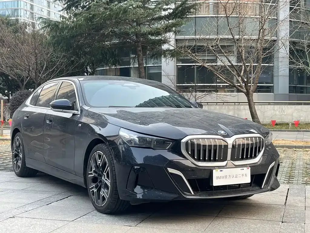 BMW 5 Series — фото 10