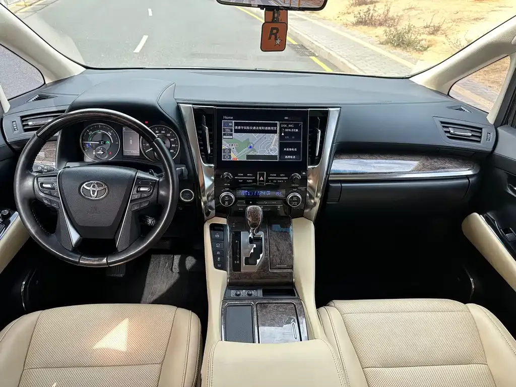 Toyota Vellfire — фото 2