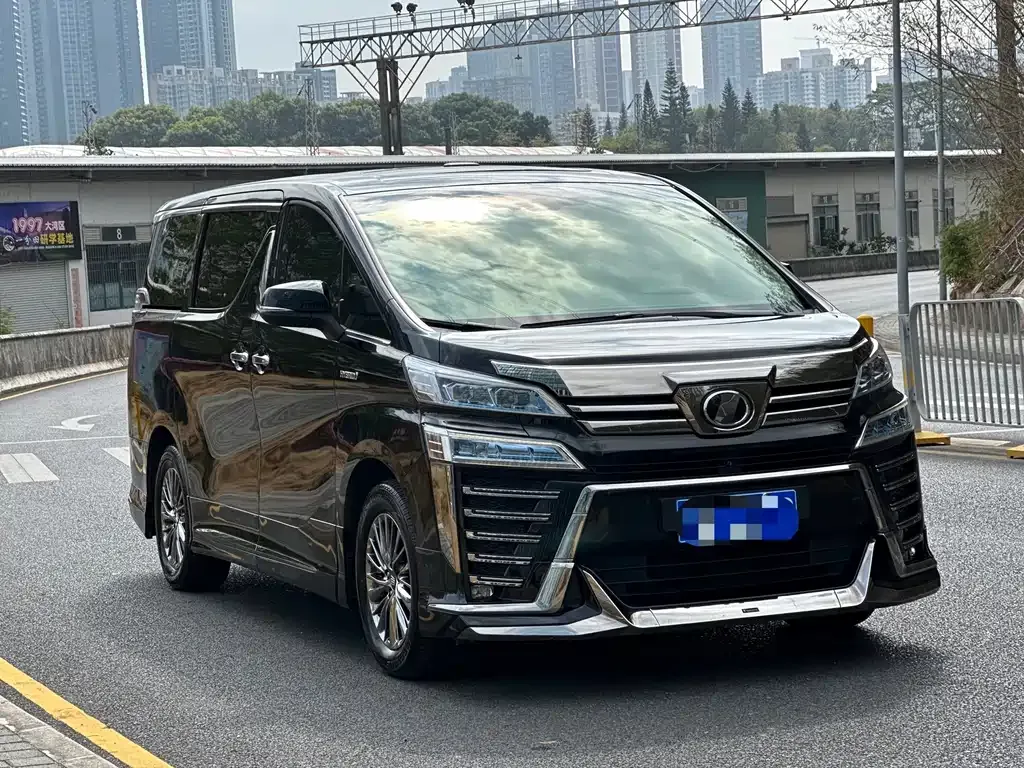 Toyota Vellfire — фото 10