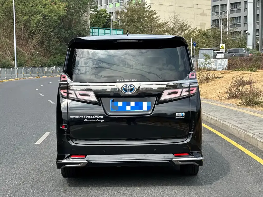 Toyota Vellfire — фото 9