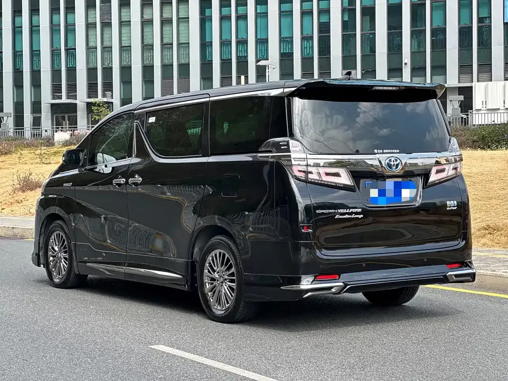 Toyota Vellfire — фото 8