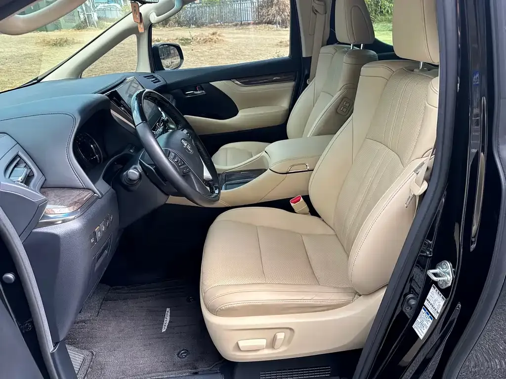 Toyota Vellfire — фото 6