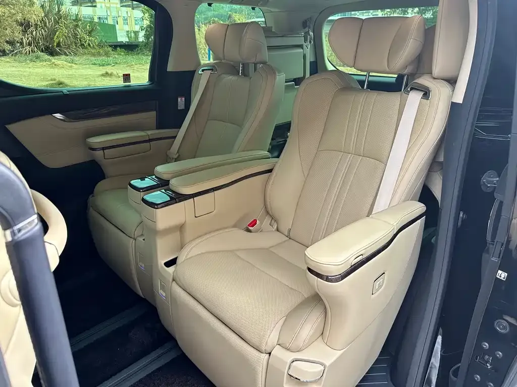 Toyota Vellfire — фото 5