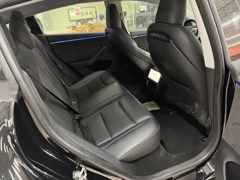 Tesla Model 3 — фото 4