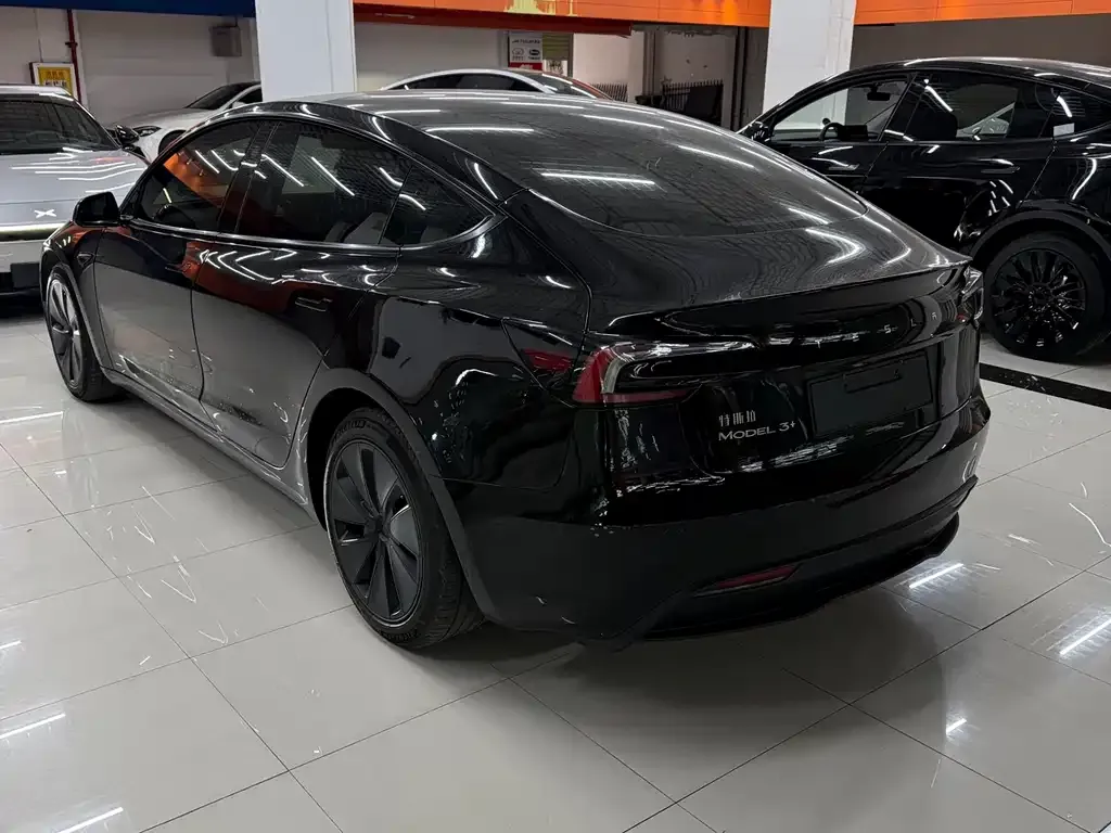 Tesla Model 3 — фото 2