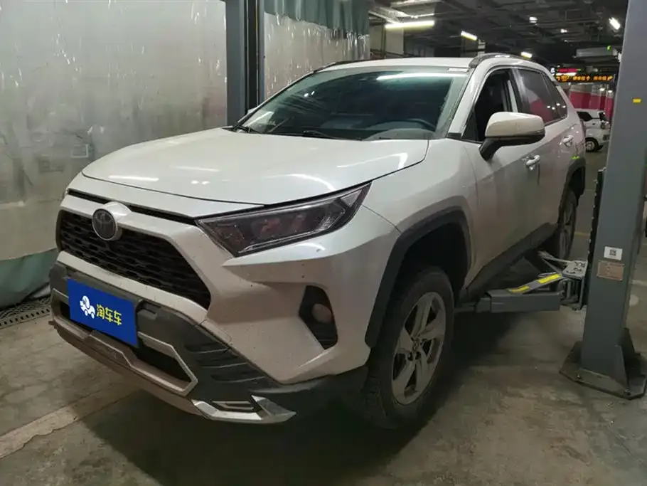 Toyota RAV4 2021 из CN, фото 1