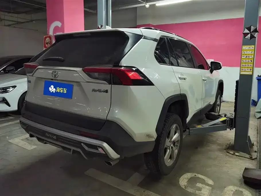 Toyota RAV4 2021 из CN, фото 3