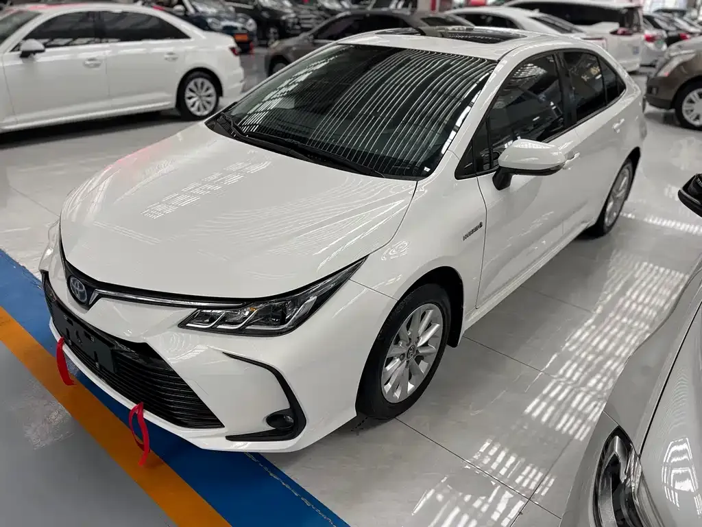 Toyota Corolla — фото 1