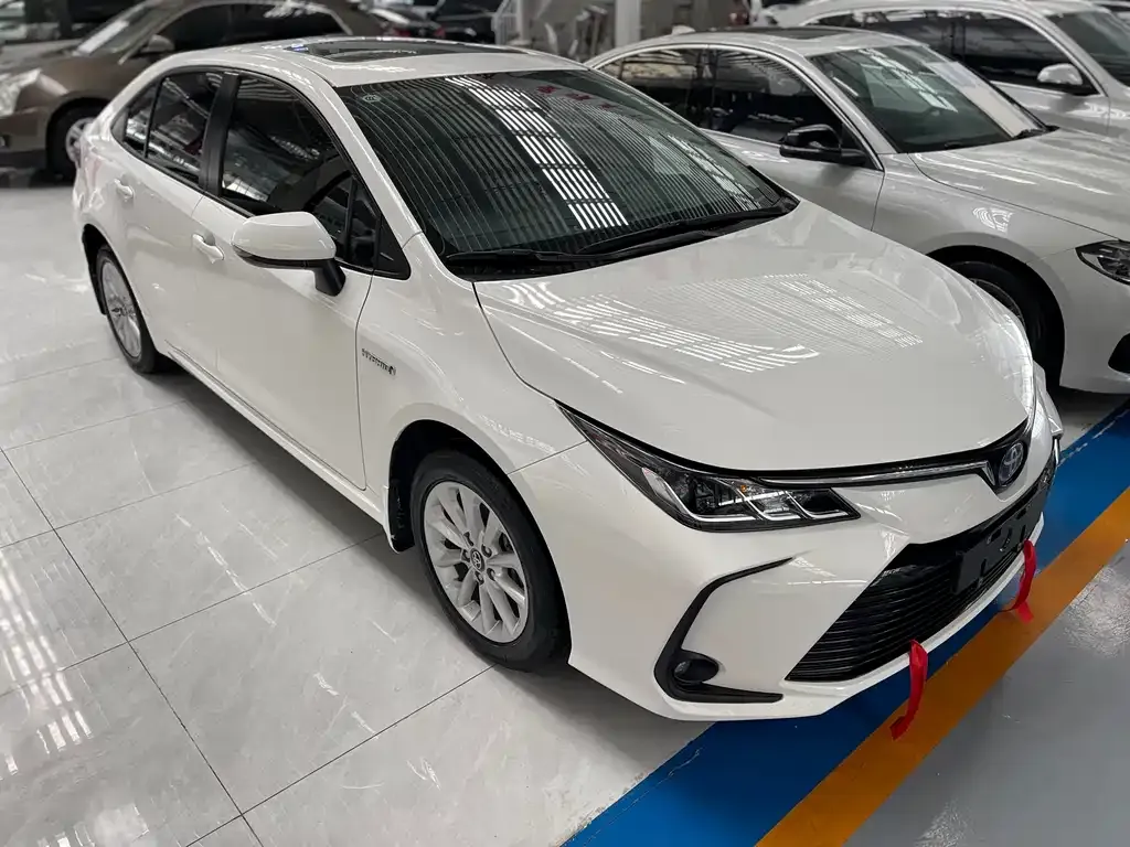 Toyota Corolla — фото 10