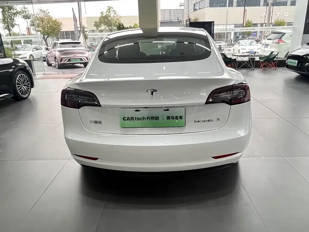 Tesla Model 3 — фото 8