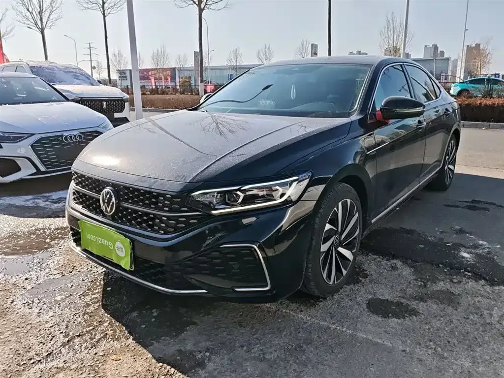 Volkswagen Passat — фото 1