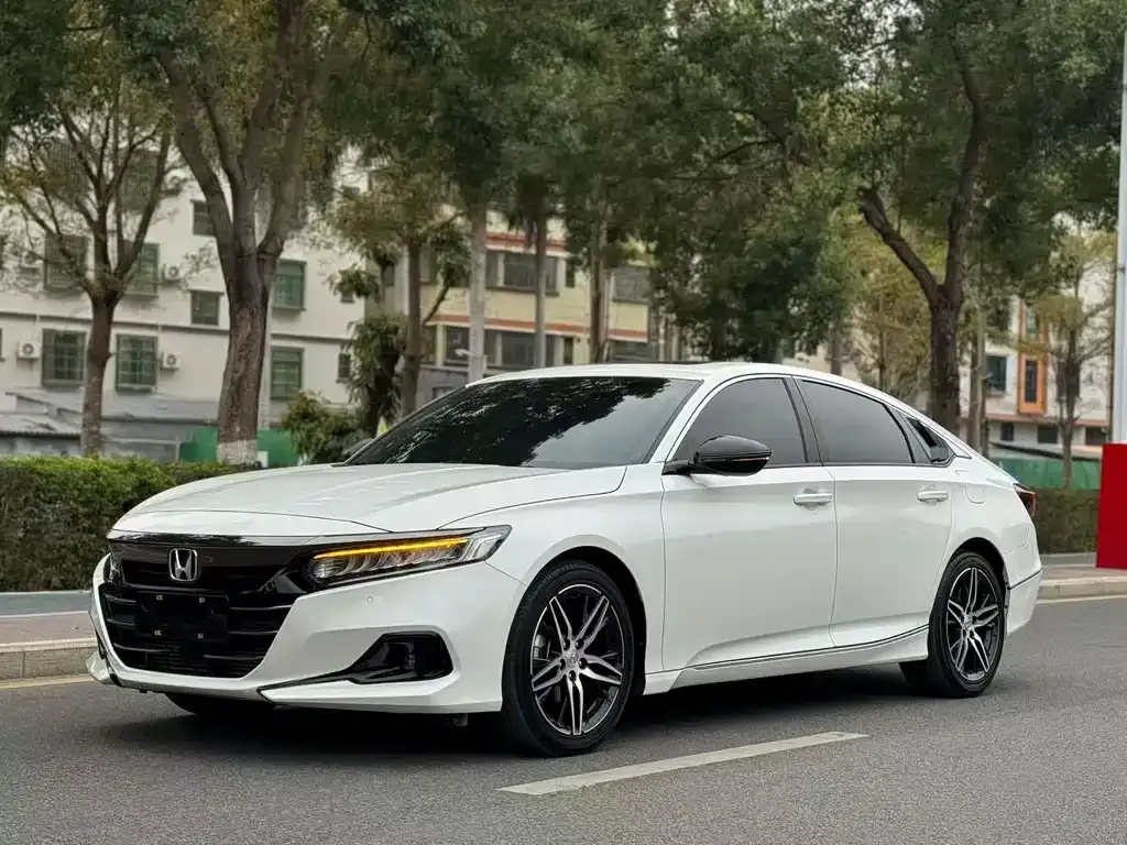 Honda Accord — фото 1