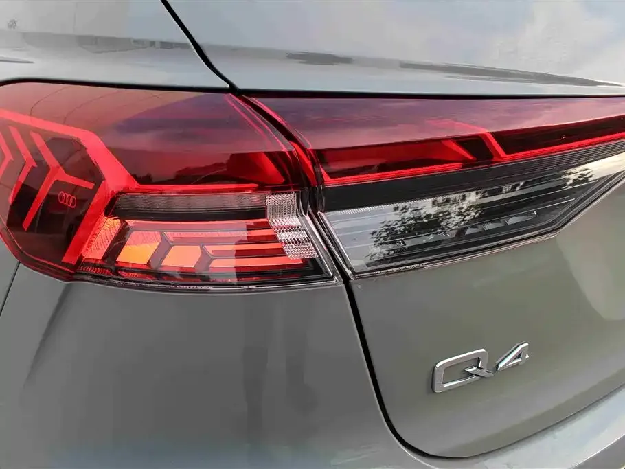 Audi Q4 e-tron — фото 9
