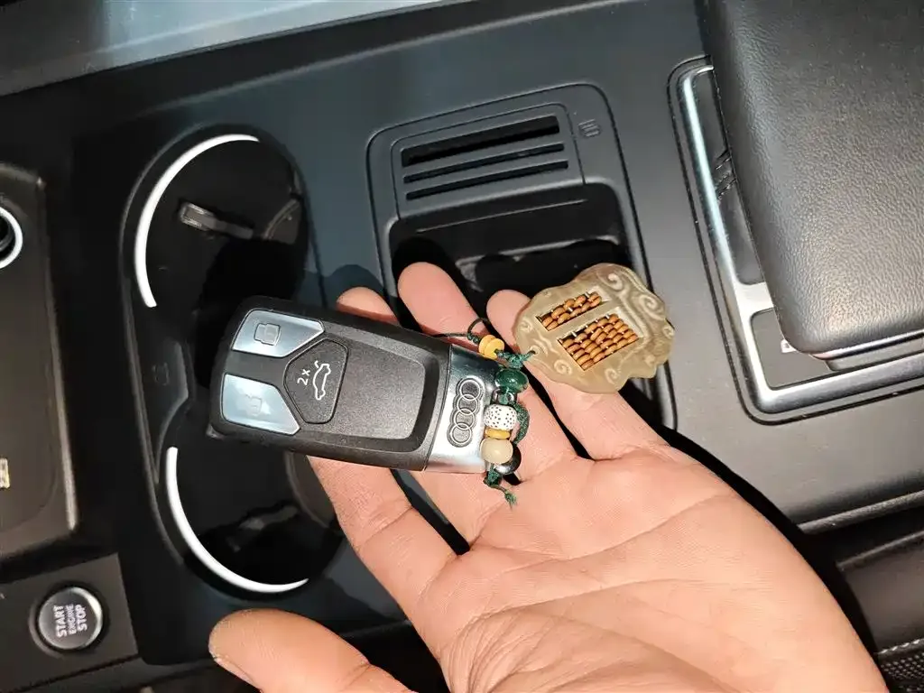 Audi A4L 2024 из CN, фото 5