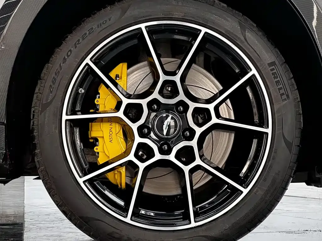 Aston Martin DBX 2023 из CN, фото 9